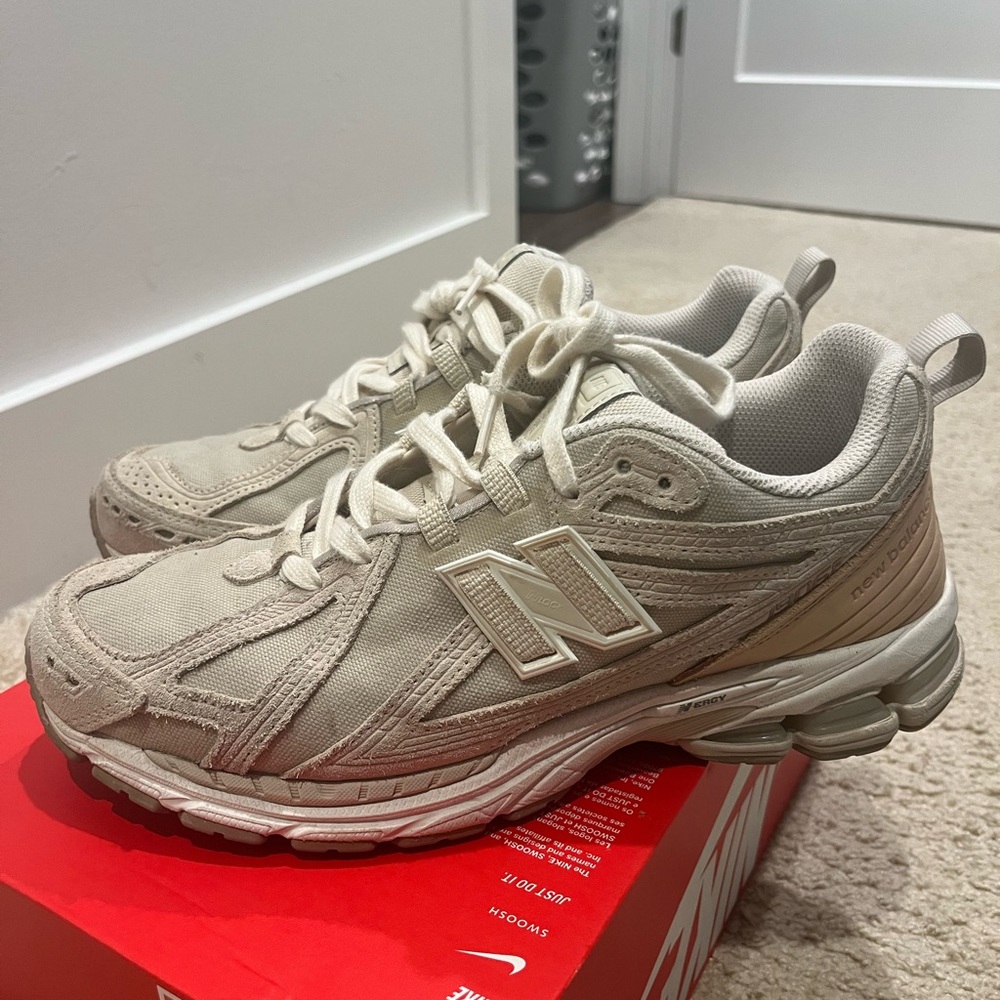 New Balance 1906F Cream Sneakers